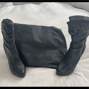 Report Signature Boots